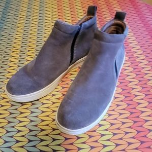 Sofft women's suede leather pull on chelsea boots